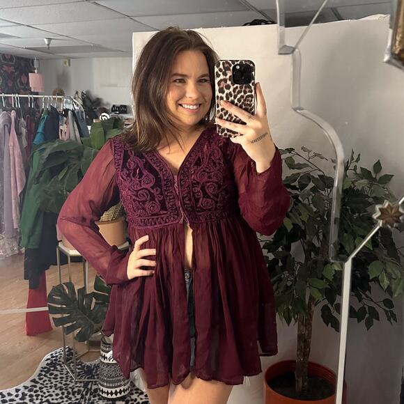 Magazine Hippie Boho Long Sleeve Textured Velvet Top Burgundy Size Small - Picture 1 of 8